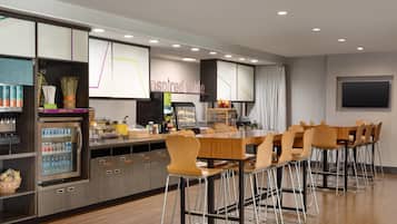 Free buffet breakfast on weekdays