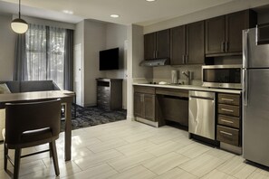 Private kitchen - Homewood Suites by Hilton Los Angeles Redondo Beach (Redondo Beach)