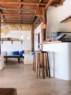 Reception - Paredon Surf House (Sipacate)