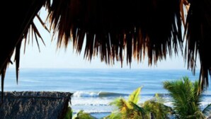 Room (B - Bungalow max 3 people) - Paredon Surf House (Sipacate)