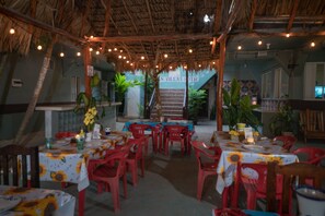 Breakfast, lunch, dinner served; Mexican cuisine - Mayan Villas Hotel (Chiquilá)