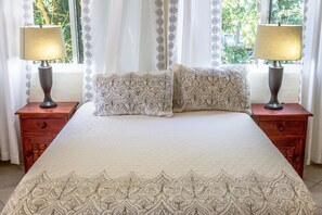 Premium suite, 1 slaapkamer, uitzicht op tuin, op Executive verdieping | Een bureau, een strijkplank/strijkijzer, extra bedden (toeslag)