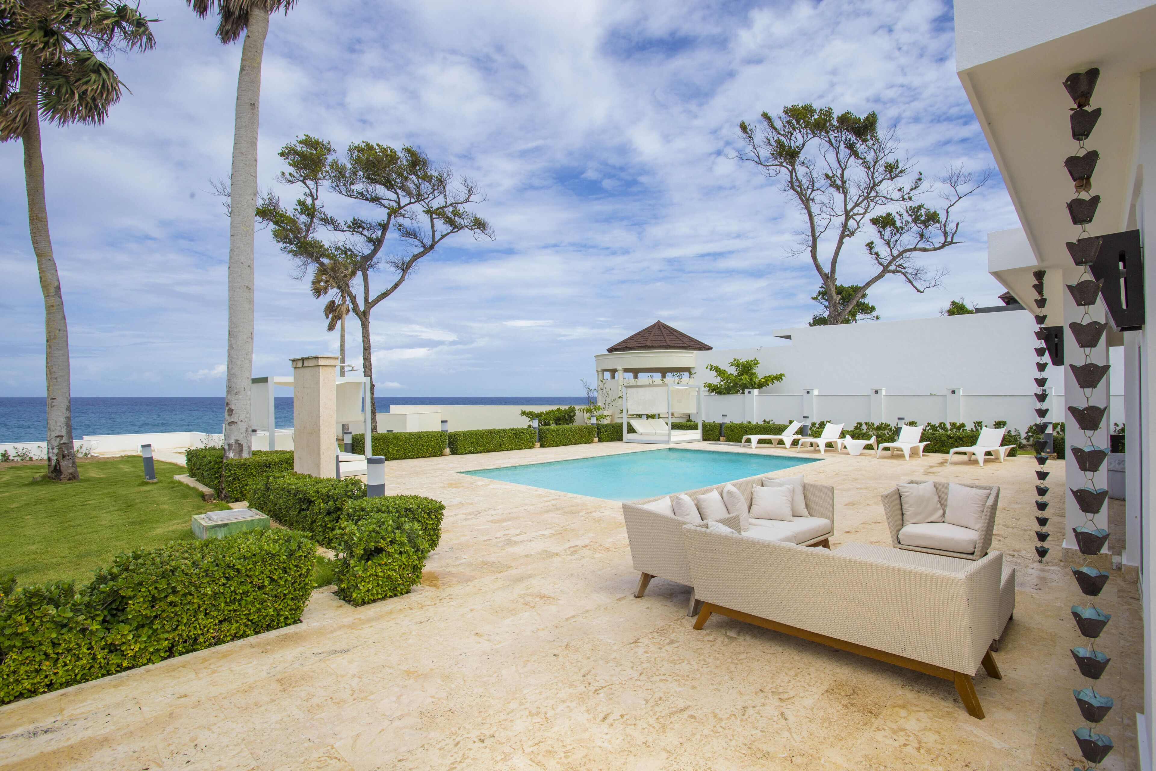3 bedroom ocean front villa | Terrace/patio