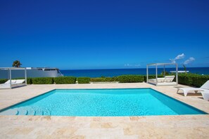 5 outdoor pools, an infinity pool, sun loungers