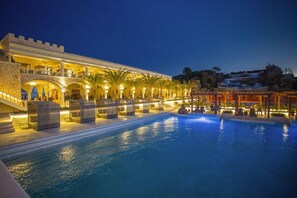 3 restaurants, serveren ontbijt, lunch, diner, internationale gerechten