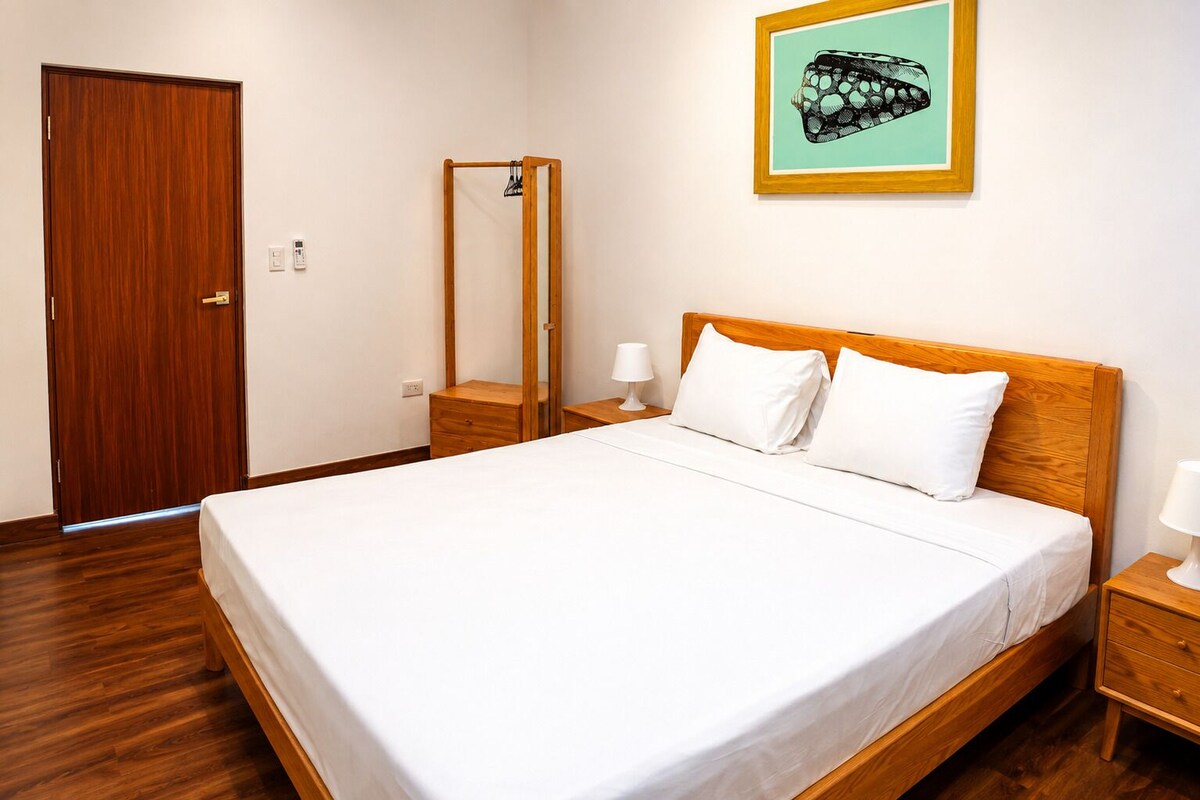 Apartemen, 4 kamar tidur, hot tub, pemandangan halaman | 2 kamar tidur, tirai kedap cahaya, Wi-Fi gratis, dan seprai linen