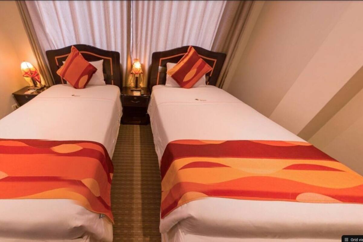1 bedroom, Egyptian cotton sheets, premium bedding, down comforters