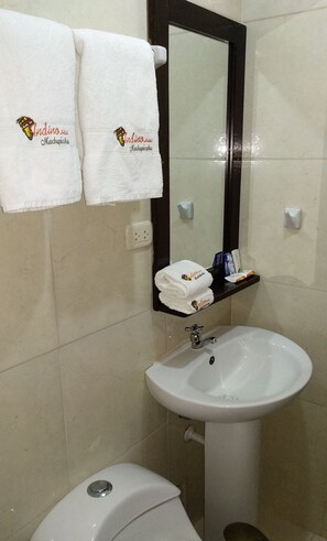 Standard Single Room | Bathroom | Shower, rainfall showerhead, designer toiletries, hair dryer - Andino Classic (Machu Picchu)