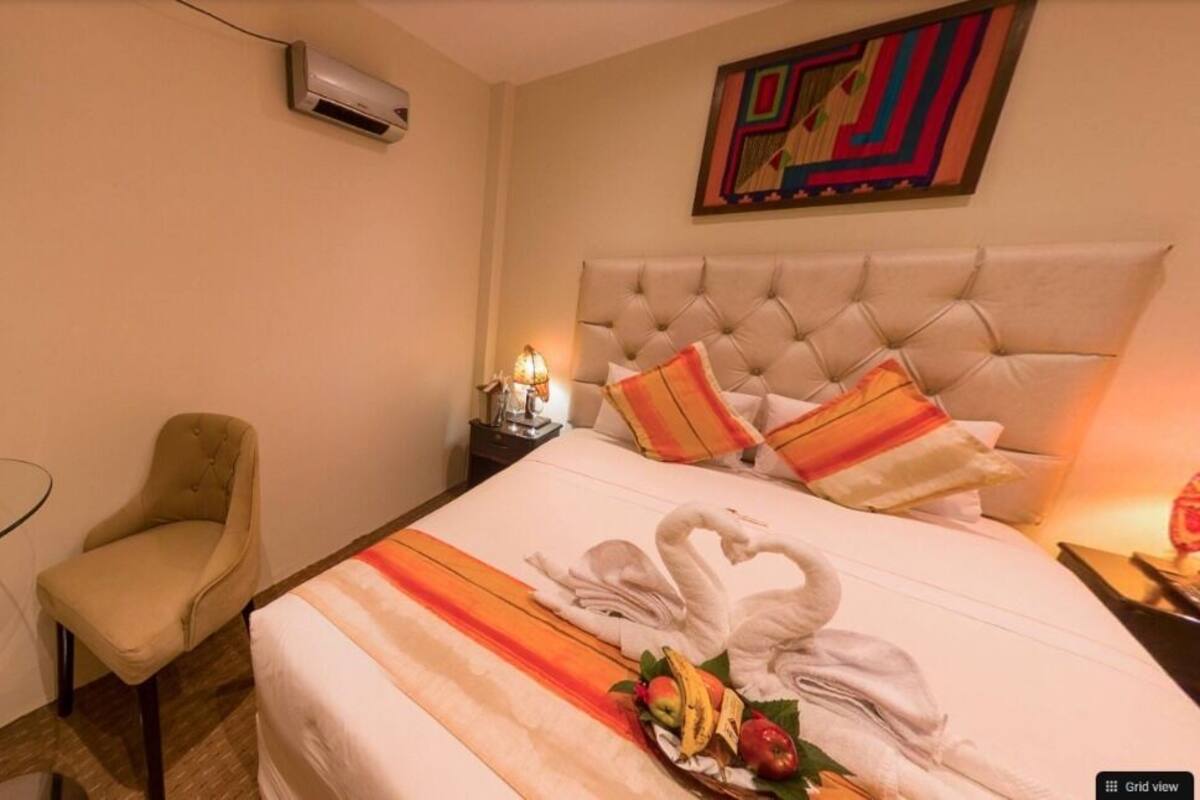 1 bedroom, Egyptian cotton sheets, premium bedding, down comforters