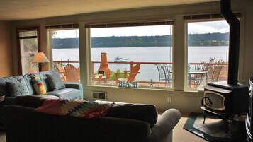 House, 3 Bedrooms, Sea View | Living room | DVD player