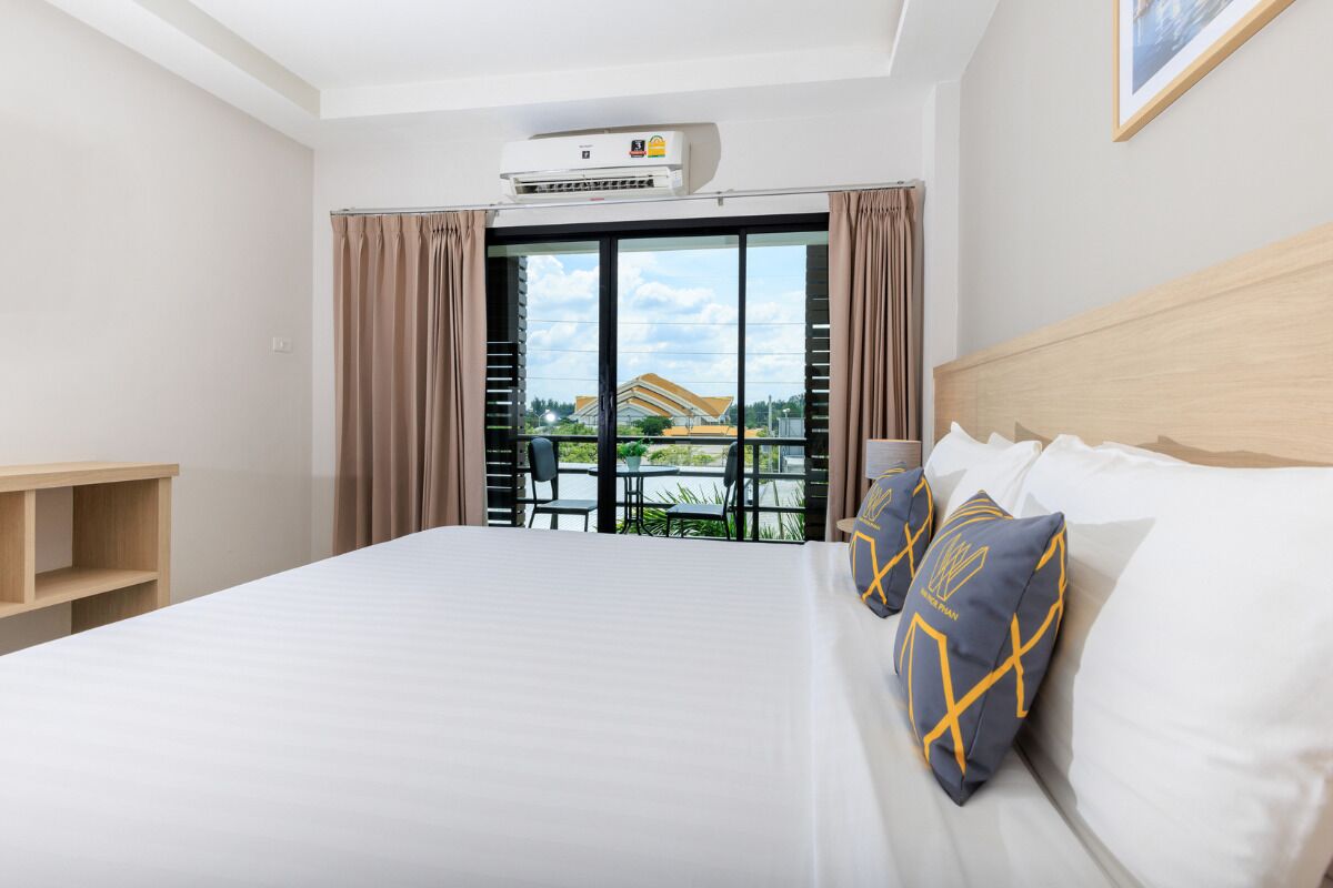 superior double room | desk, blackout curtains, free wifi