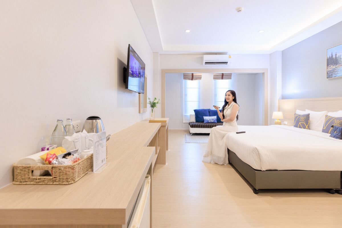 vip room  | desk, blackout curtains, free wifi