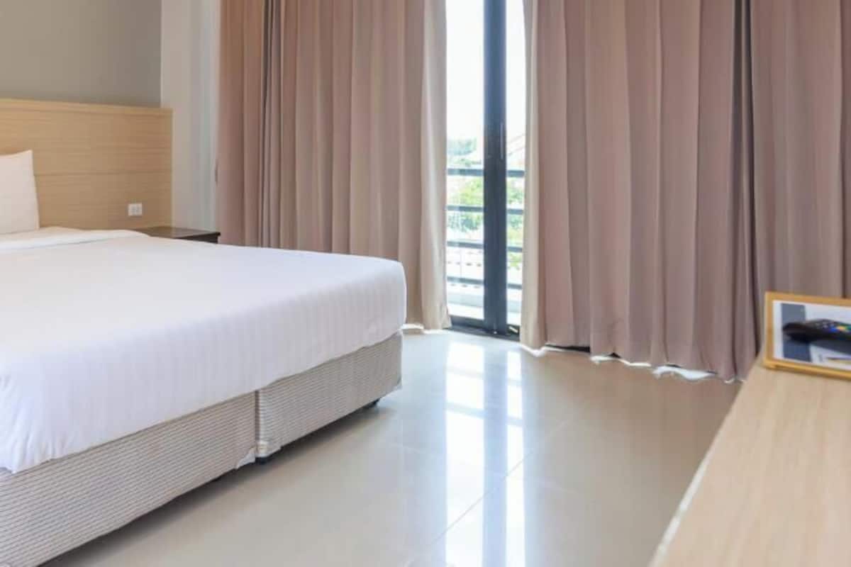 Standard Double Room | Desk, blackout drapes, free WiFi, bed sheets