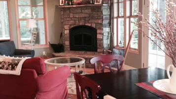 House, Berbilang Katil, Sea View (219 - Westside Waterfront View home) | Tempat makan