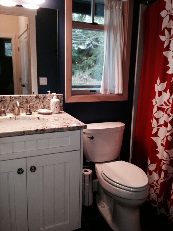 House, Multiple Beds, Sea View (219 - Westside Waterfront View home) | Bathroom amenities