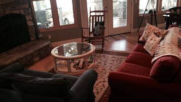 House, Berbilang Katil, Sea View (219 - Westside Waterfront View home) | Ruang tamu | Pemain DVD