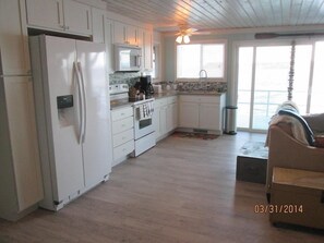 House, 2 Bedrooms, Sea View | Private kitchen | Fridge, microwave, coffee/tea maker