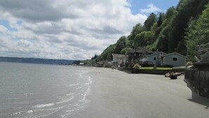 Unclassified image, 2 of 21, button - Seaside Charmer (Langley)