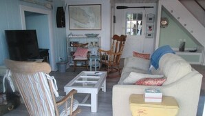 Unclassified image, 3 of 21, button - Seaside Charmer (Langley)