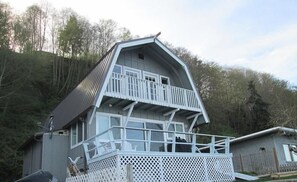 House, 2 Bedrooms, Sea View | Front of property