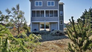 House, 3 Bedrooms, Sea View | Property grounds