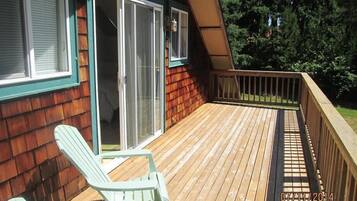 House, 3 Bedrooms | Balcony view