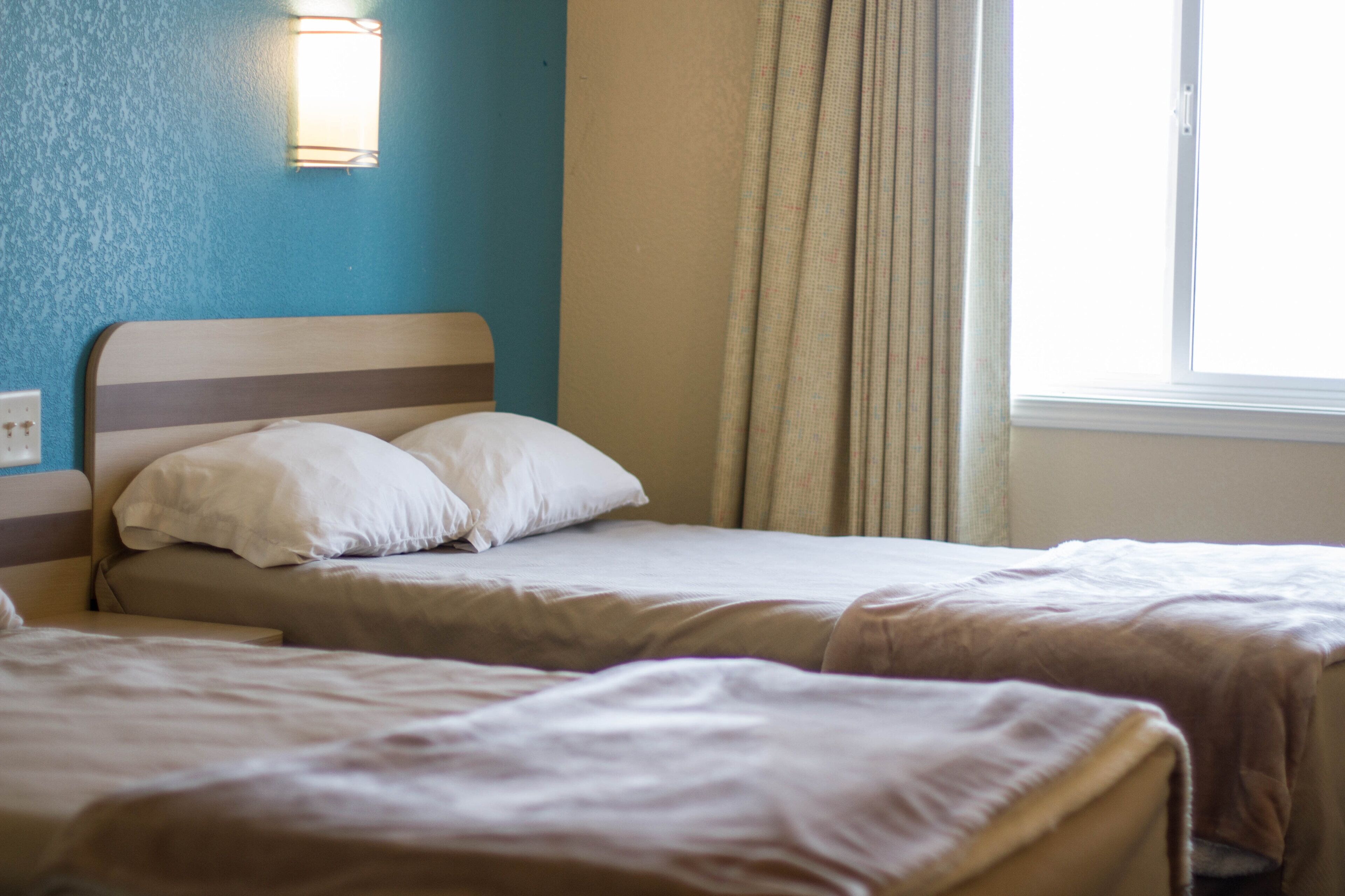 standard room, 1 queen bed, non smoking | desk, soundproofing, free wifi, bed sheets