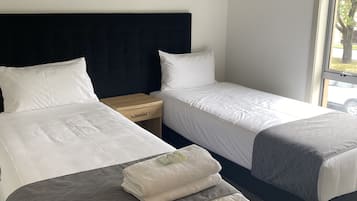 Kamar Eksekutif, 2 kamar tidur, lemari es & microwave (First Floor) | 1 kamar tidur, seprai premium, meja kerja, dan kedap suara