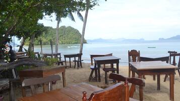 Spécialités Cuisine locale et internationale