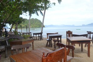 Breakfast, lunch, dinner served; local and international cuisine 