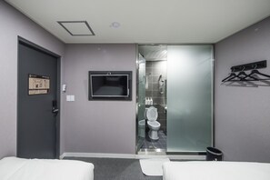 Triple Room | Free WiFi, bed sheets - Philstay Myeongdong Metro (Seoul)