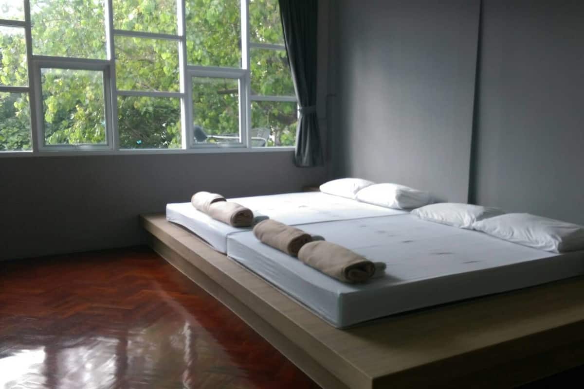 Quadruple Room | Free WiFi, bed sheets