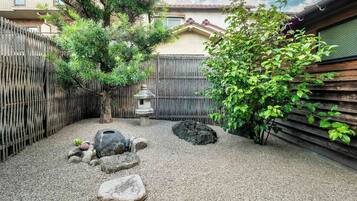 Traditional House, 3 Bedrooms, Kitchen, Garden View | Garden