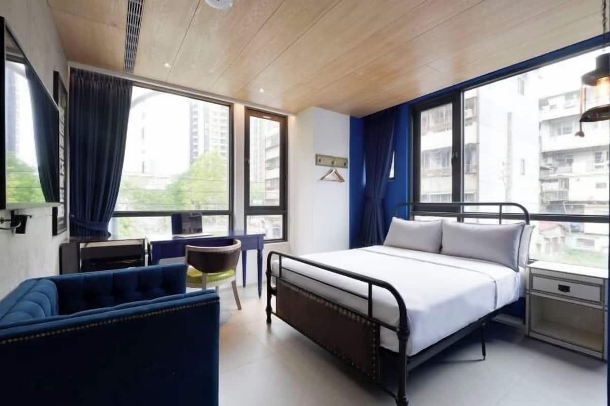 Premium bedding, desk, blackout curtains, soundproofing