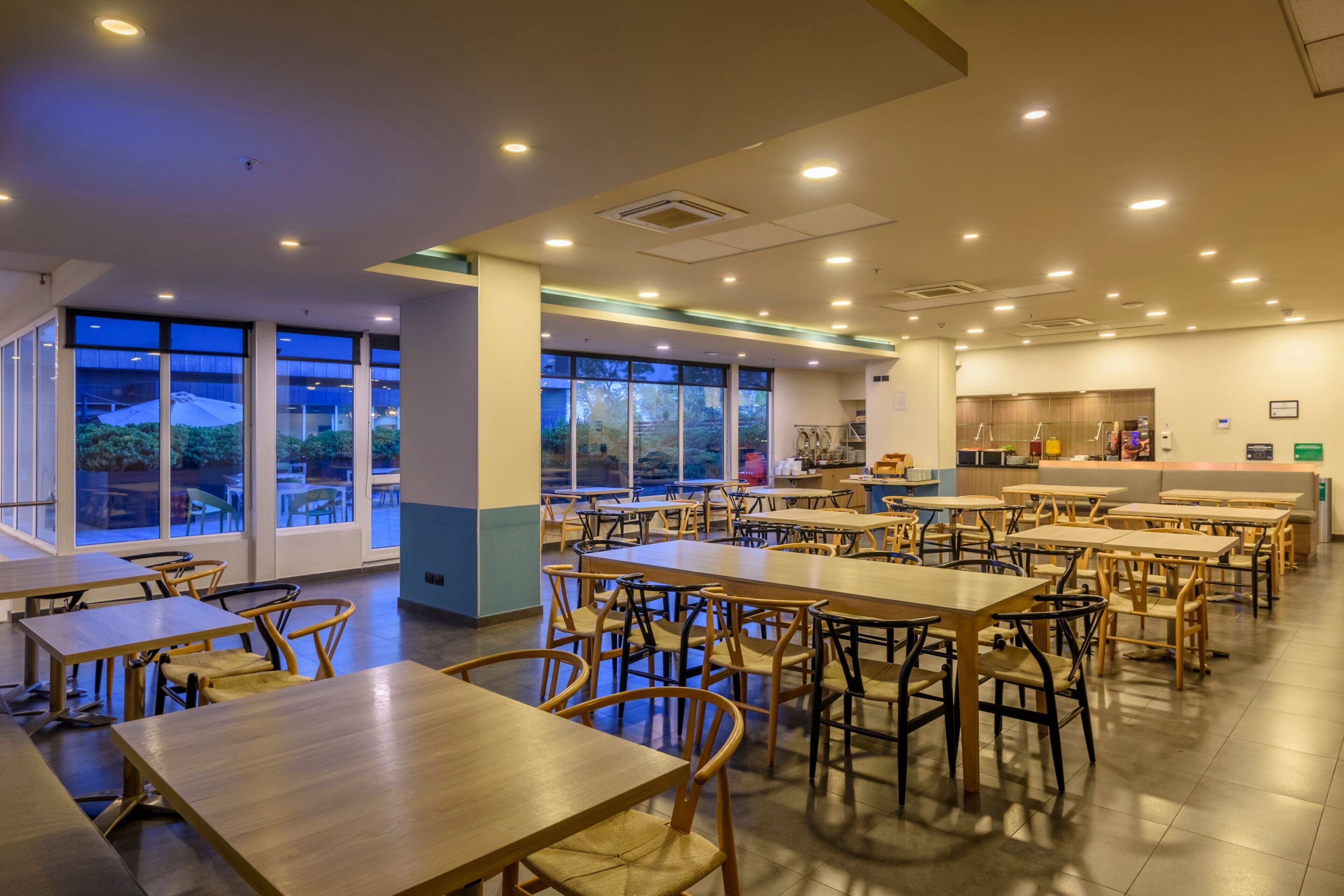 包 含每日自助早餐