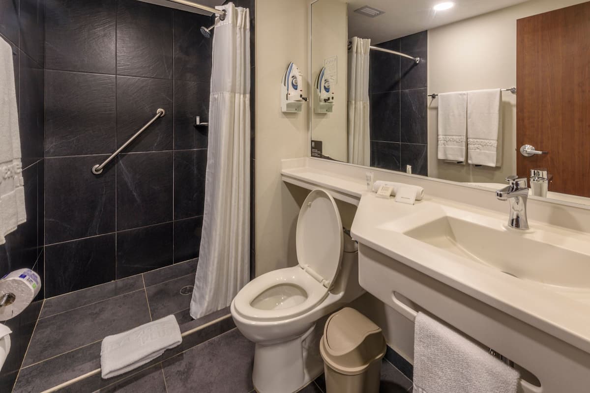 1 bedroom, in-room safe, blackout curtains, soundproofing