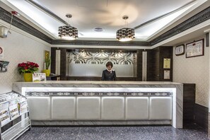 Quầy tiếp tân