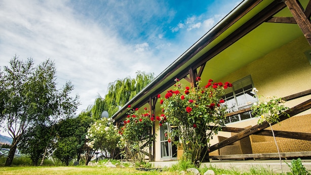 Front of property - Cardrona Cottage (Cardrona)