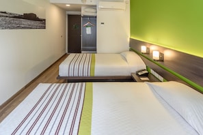 Habitación, 2 camas individuales | Escritorio, insonorización y wifi gratis 
