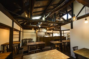 Bar (on property) - KITAYA Ryokan －Cultural Heritage Inn (Yokohama)