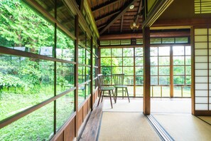 Deluxe Room, Shared Bathroom