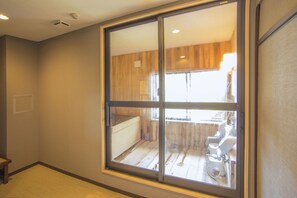 Indoor spa tub - Kusatsu Onsen Eidaya (Kusatsu)