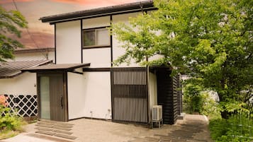 Klassieke Twin kamer, 2 eenpersoonsbedden, niet-roken, bijgebouw | Individueel gedecoreerd, individueel gemeubileerd, gratis wifi