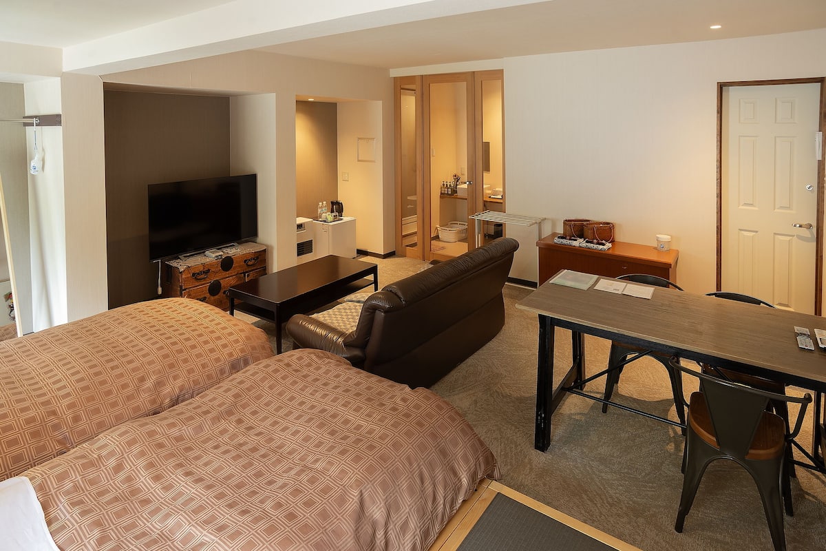 Habitación triple familiar | Wifi gratis y ropa de cama