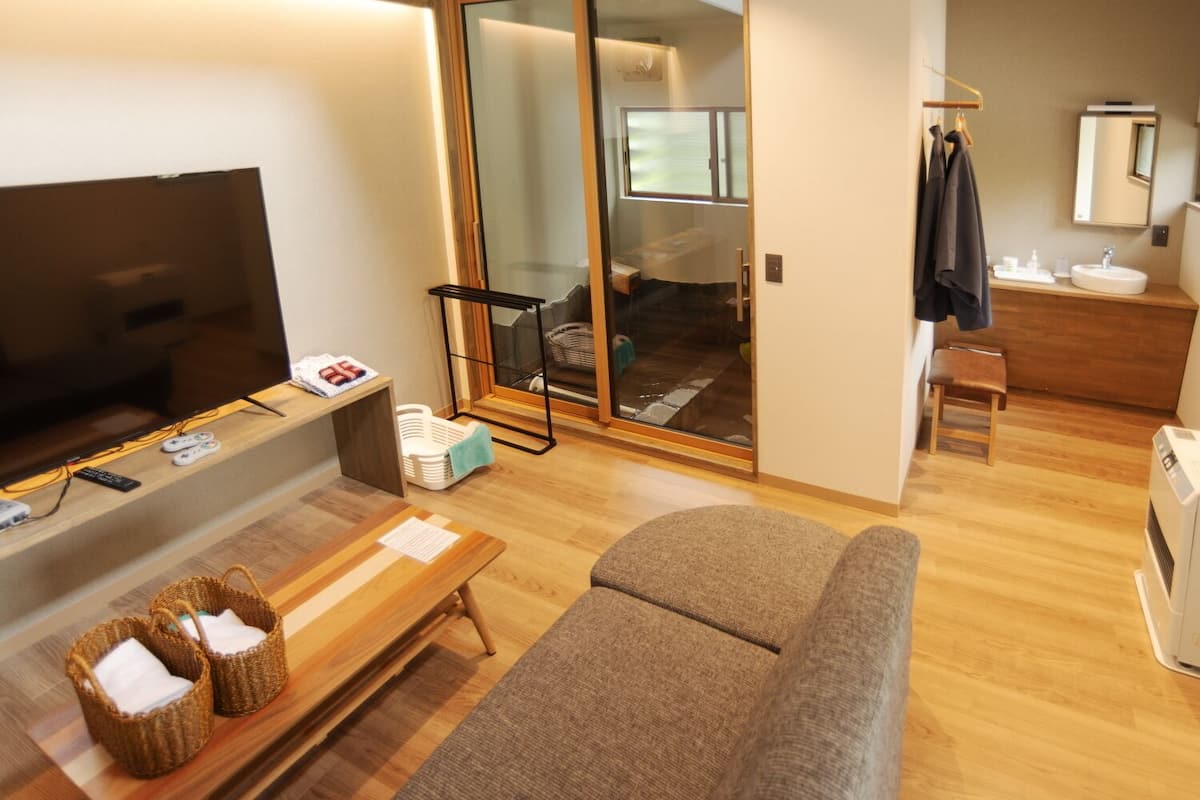 Habitación clásica con 2 camas individuales, 2 camas individuales (with Shower and Hot Spring) | Wifi gratis y ropa de cama