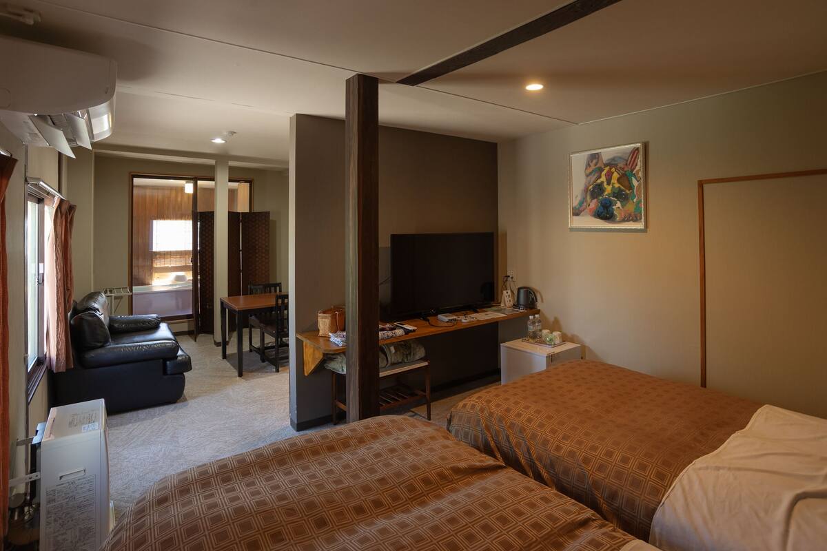 Habitación junior con 2 camas individuales | Wifi gratis y ropa de cama