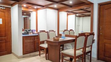 Suite | 1 bedroom, premium bedding, minibar, in-room safe