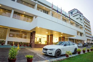 Fachada de la propiedad