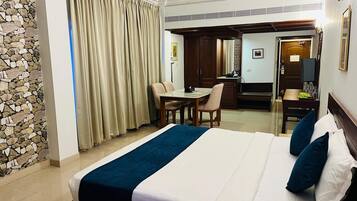 Habitación | 1 habitación, ropa de cama de alta calidad y minibar