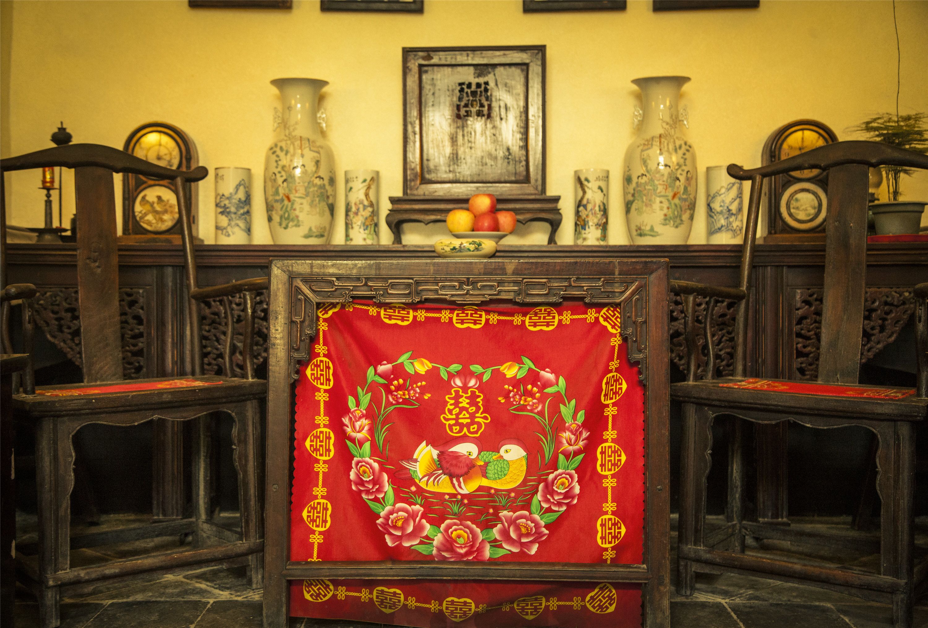 suite | individually decorated, individually furnished, desk, laptop workspace